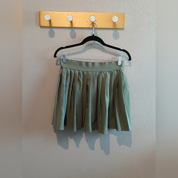 Green Manhattan Tennis Sweater - Picture 5 of 5